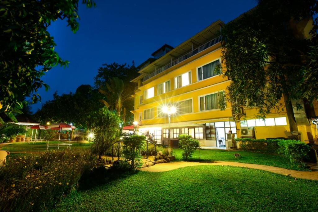 Lake View Resort Lonavla Exterior foto